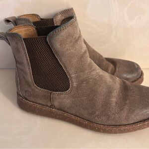 Born women’s Taupe Suede Chelsea Boots